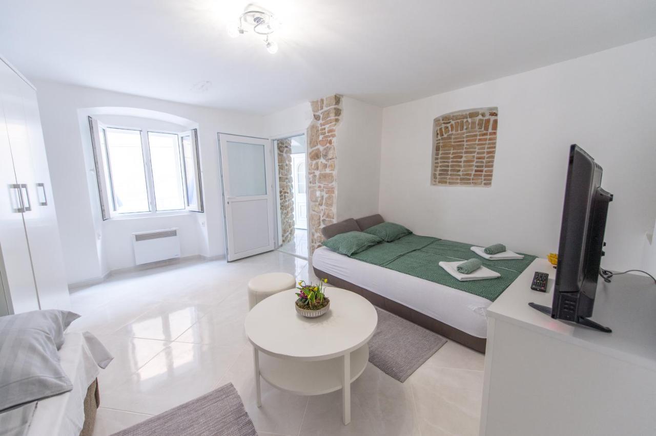 La Casa Di Pietra Apartment Кърк Екстериор снимка